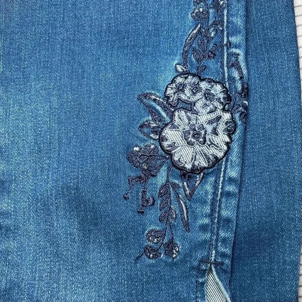 White House Black Market Skinny Crop Jeans - embroidered floral - Picture 9 of 15